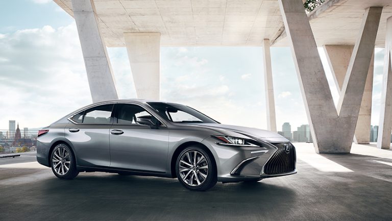 2021 Lexus ES 300h Ultra luxury