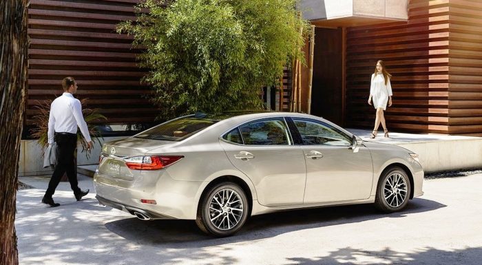 2020 Lexus ES Manual