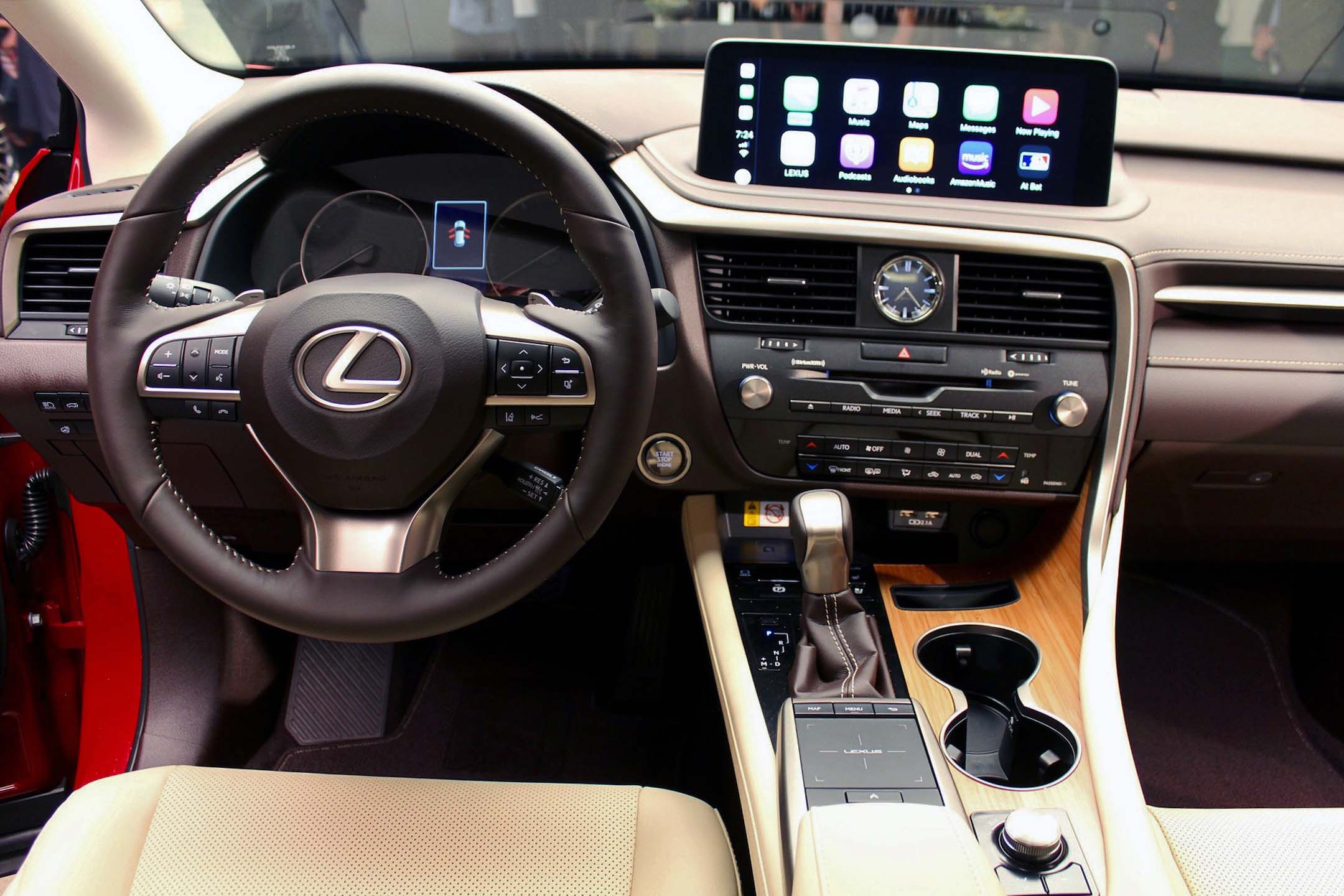 Lexus NX 2022 салон