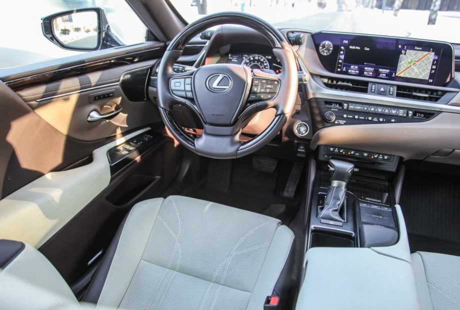 2023 Lexus ES 350 Model Interior
